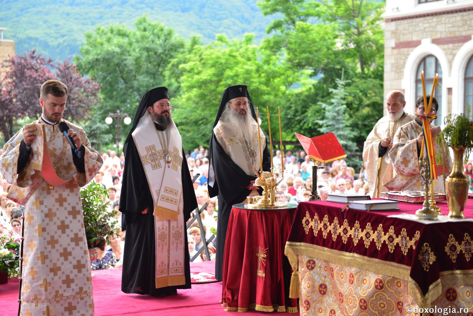 Orașul Piatra Neamț în zi de sărbătoare