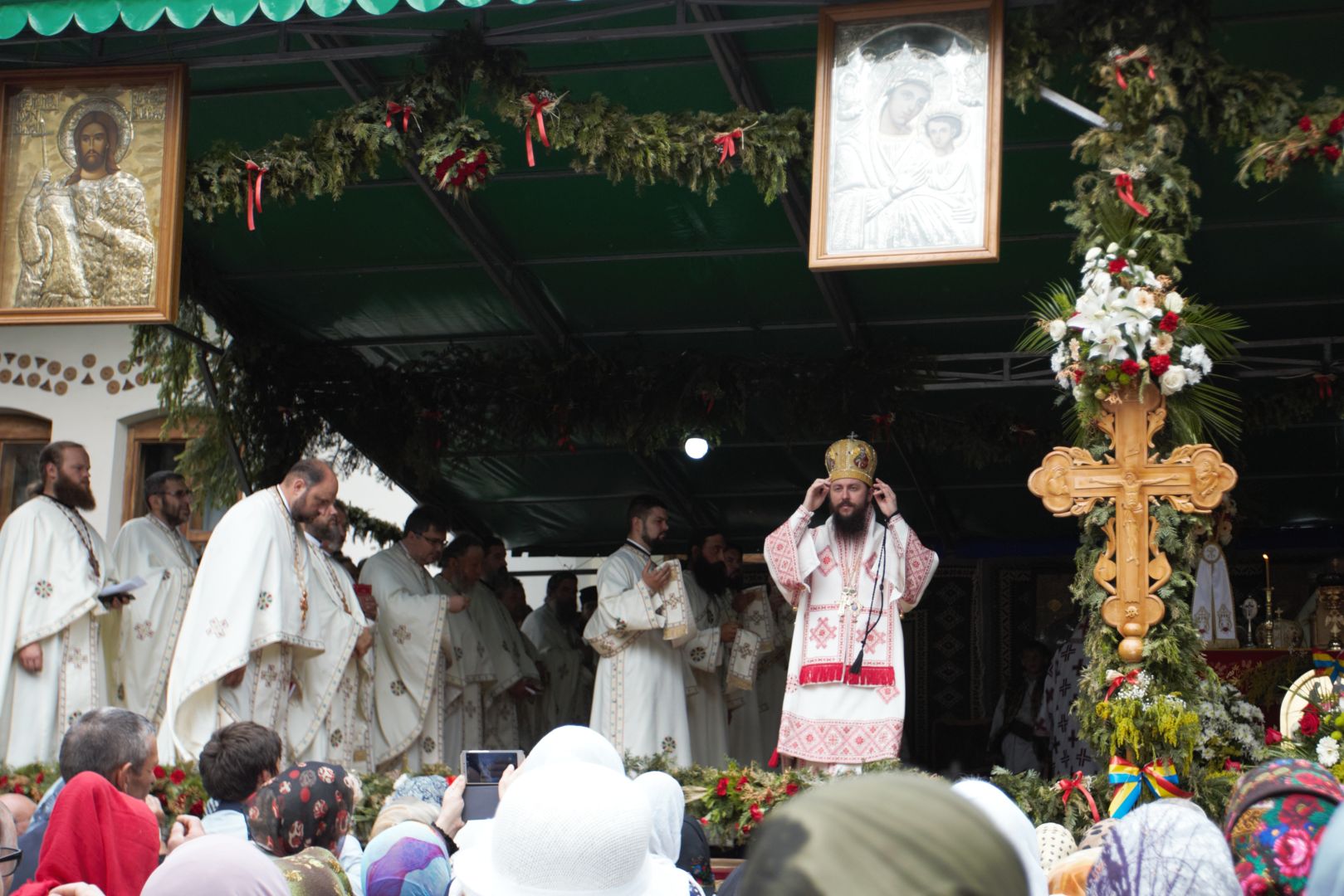 Sărbătoarea Sfântului Ioan cel Nou de la Suceava – 6 arhierei și sute de credincioși prezenți la hramul orașului