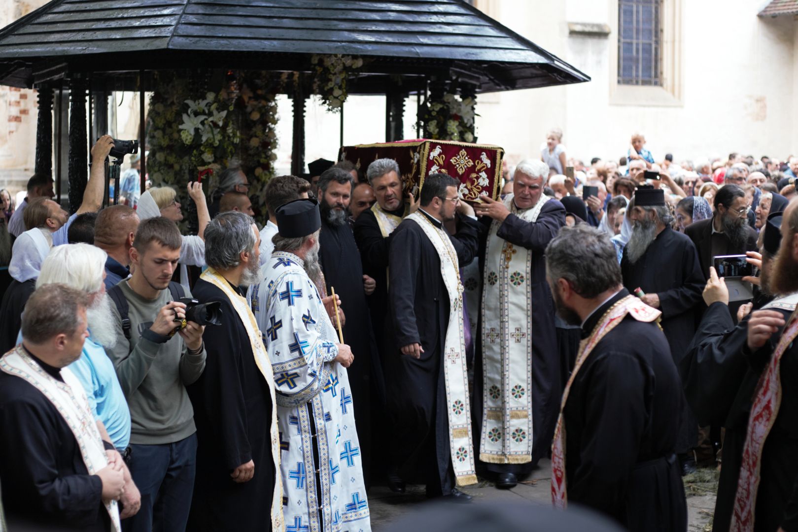 Sărbătoarea Sfântului Ioan cel Nou de la Suceava – 6 arhierei și sute de credincioși prezenți la hramul orașului