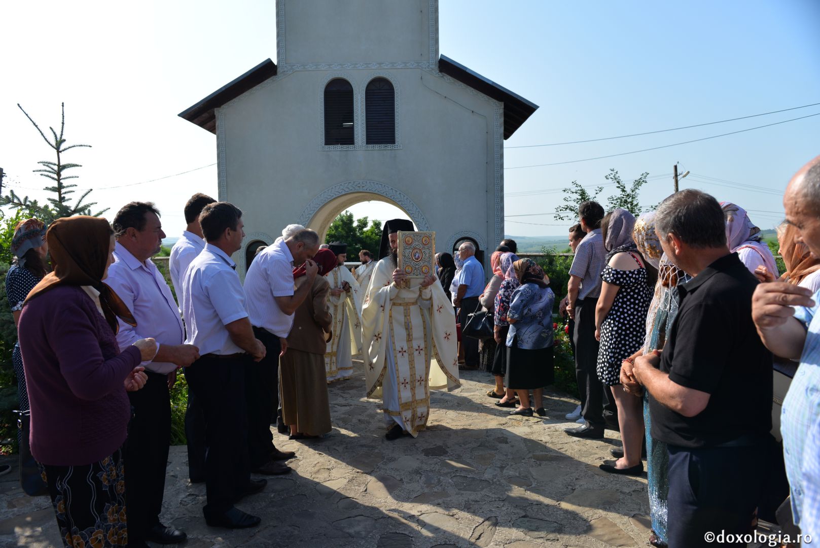 Sărbătoarea Preasfintei Treimi la Mănăstirea Eșanca