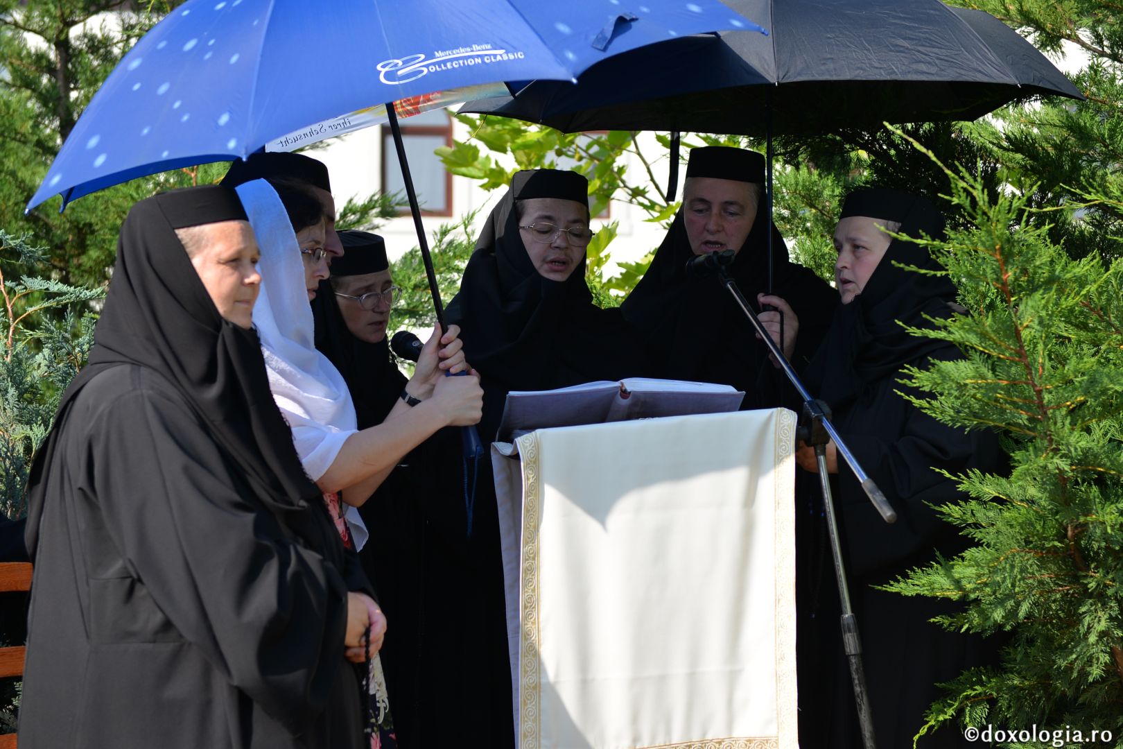 Sărbătoarea Preasfintei Treimi la Mănăstirea Eșanca