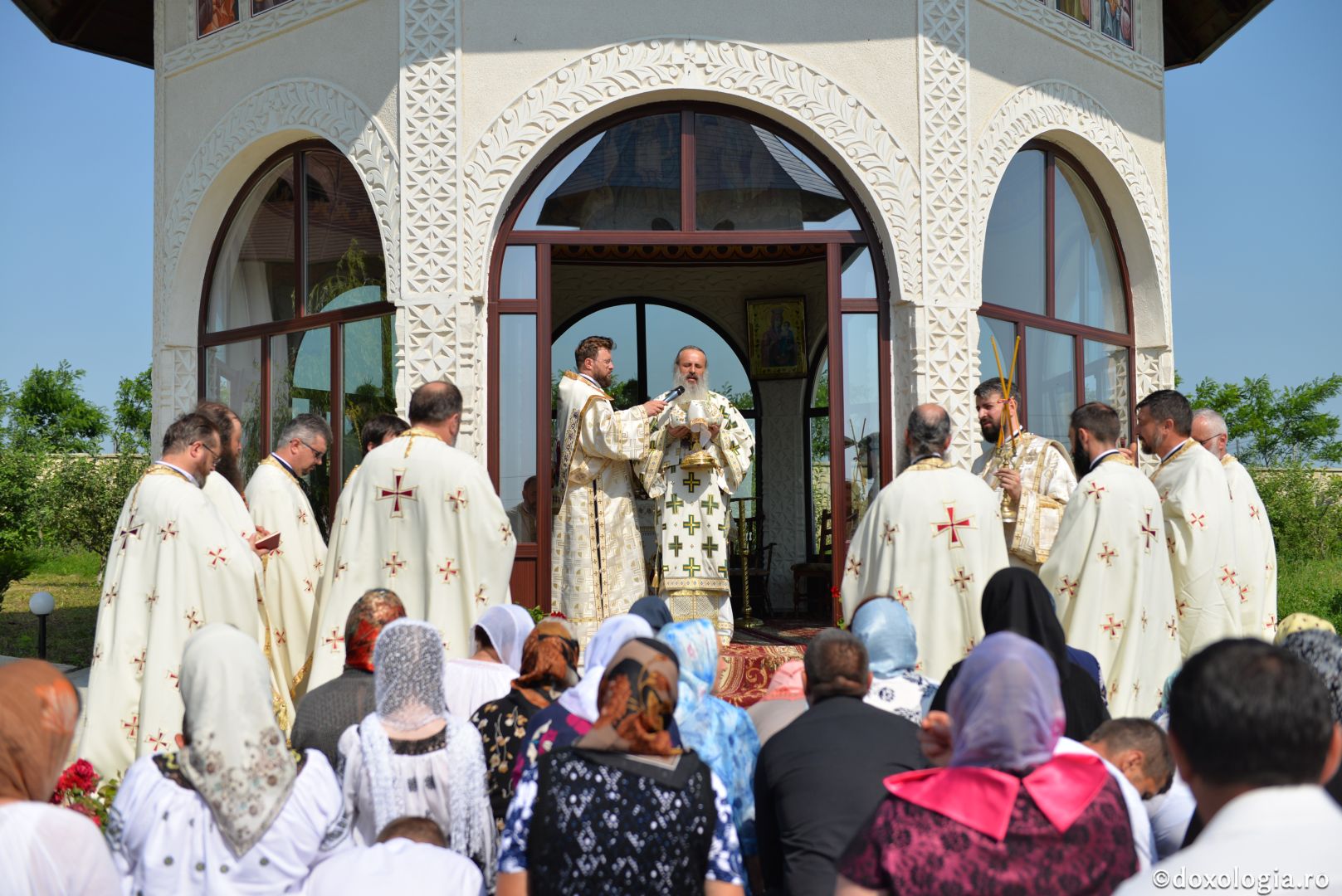 Sărbătoarea Preasfintei Treimi la Mănăstirea Eșanca