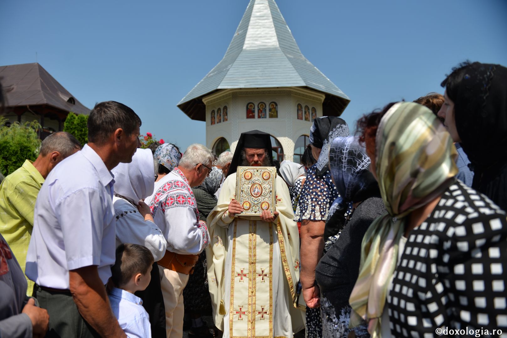 Sărbătoarea Preasfintei Treimi la Mănăstirea Eșanca