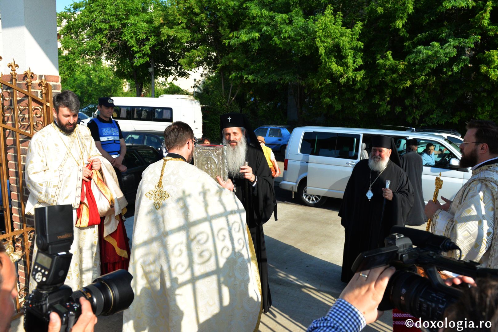 Biserica „Sfântul Arhidiacon Ștefan” din Tătărași a fost sfințită de doi arhierei