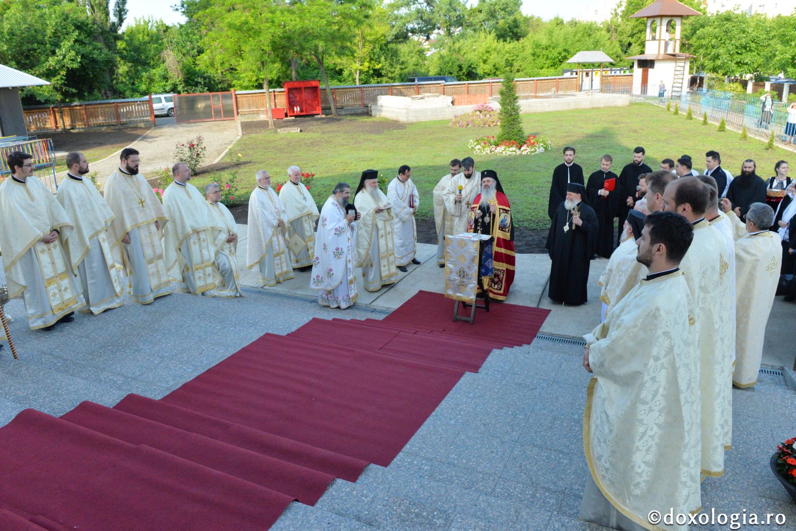Biserica „Sfântul Arhidiacon Ștefan” din Tătărași a fost sfințită de doi arhierei