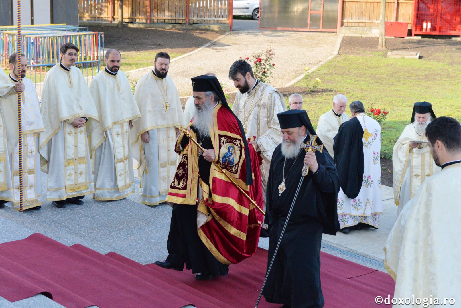Biserica „Sfântul Arhidiacon Ștefan” din Tătărași a fost sfințită de doi arhierei