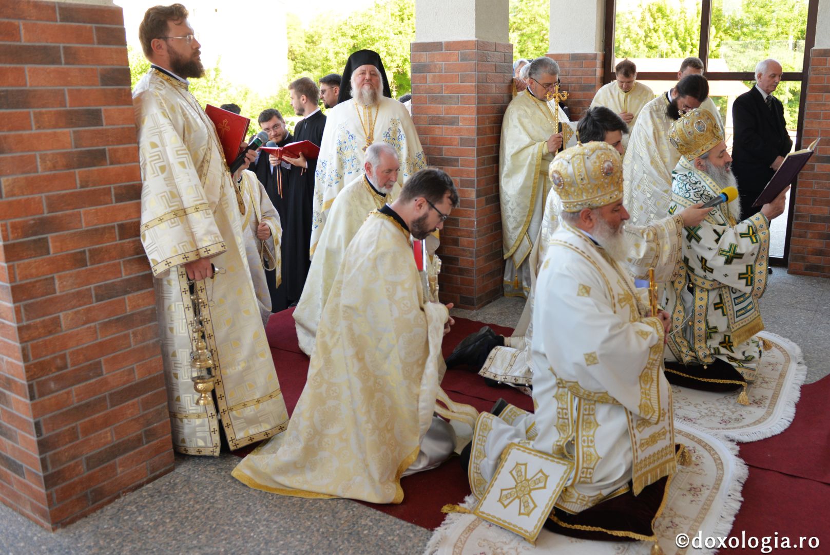 Biserica „Sfântul Arhidiacon Ștefan” din Tătărași a fost sfințită de doi arhierei