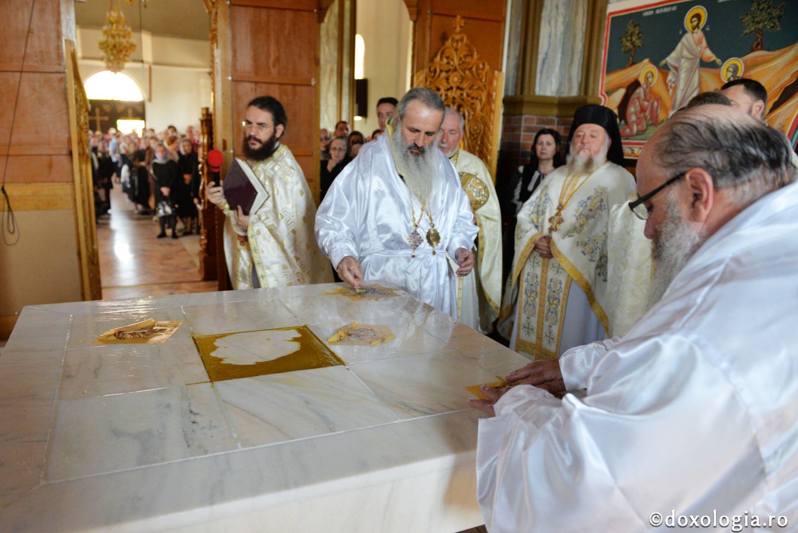 Biserica „Sfântul Arhidiacon Ștefan” din Tătărași a fost sfințită de doi arhierei