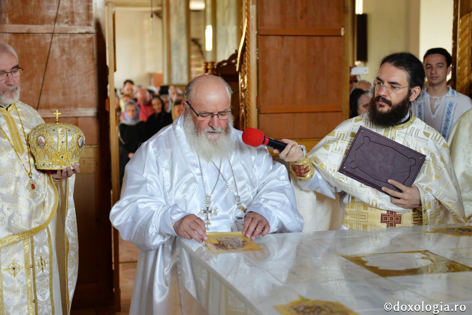 Biserica „Sfântul Arhidiacon Ștefan” din Tătărași a fost sfințită de doi arhierei