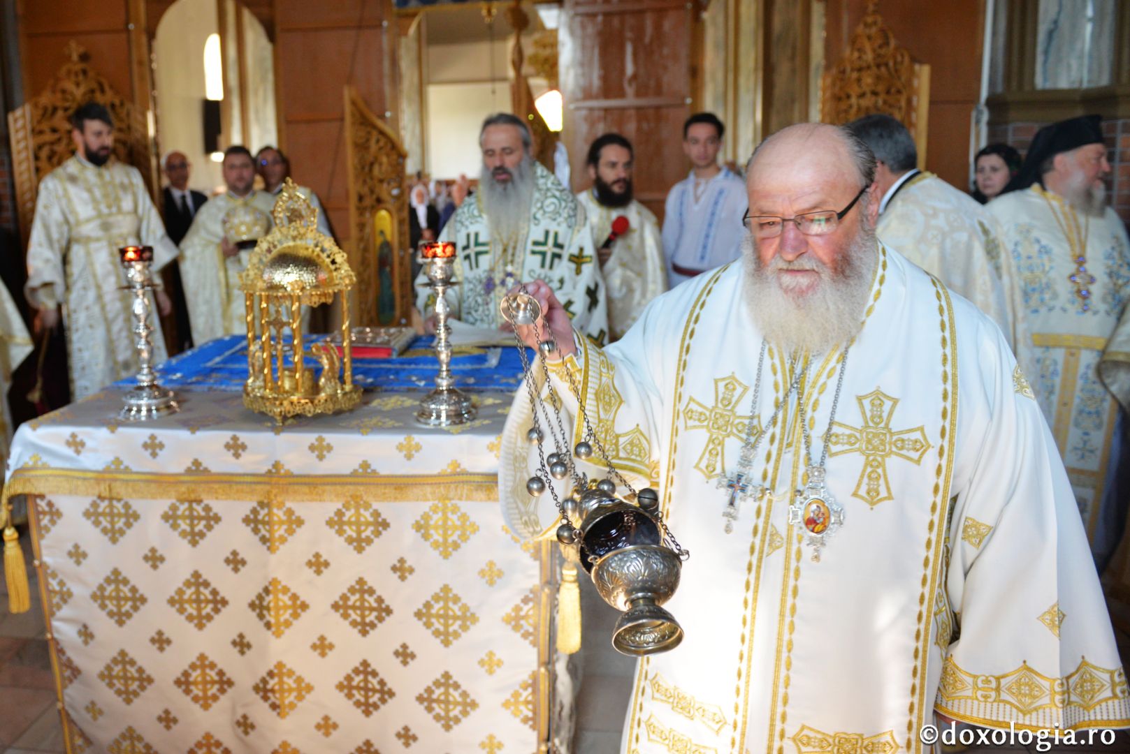 Biserica „Sfântul Arhidiacon Ștefan” din Tătărași a fost sfințită de doi arhierei