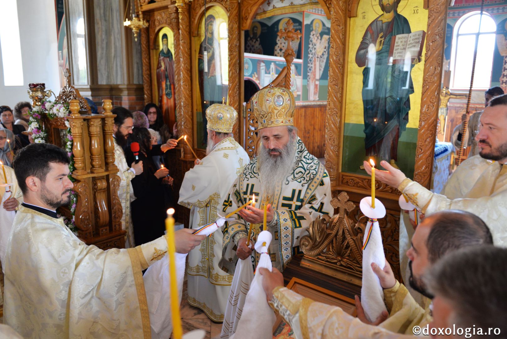 Biserica „Sfântul Arhidiacon Ștefan” din Tătărași a fost sfințită de doi arhierei