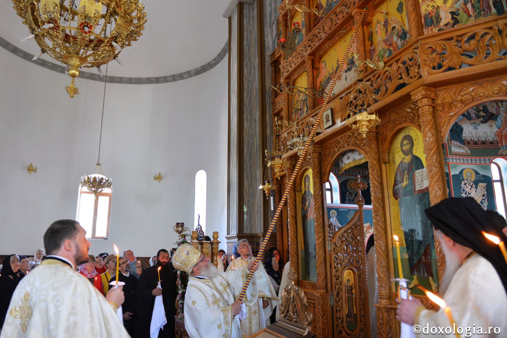 Biserica „Sfântul Arhidiacon Ștefan” din Tătărași a fost sfințită de doi arhierei