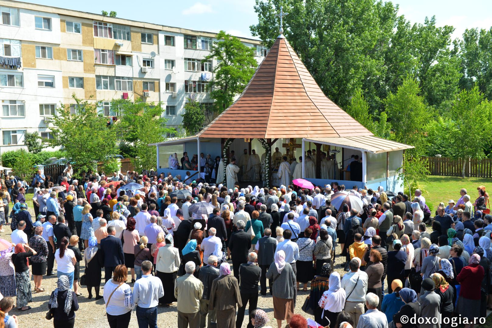 Biserica „Sfântul Arhidiacon Ștefan” din Tătărași a fost sfințită de doi arhierei