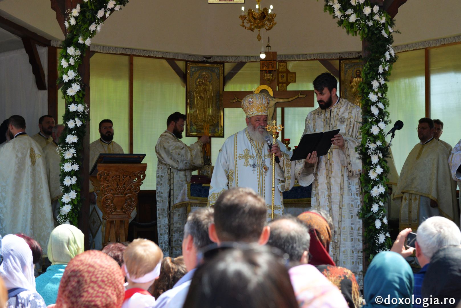 Biserica „Sfântul Arhidiacon Ștefan” din Tătărași a fost sfințită de doi arhierei