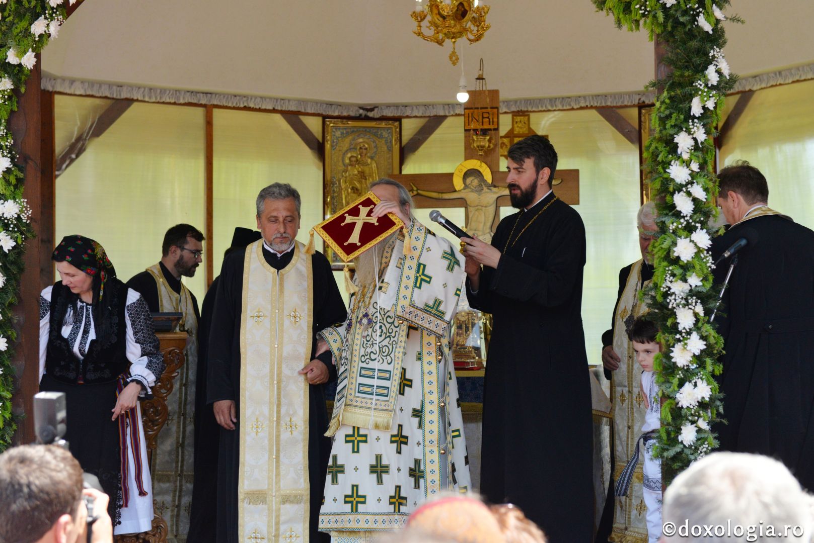 Biserica „Sfântul Arhidiacon Ștefan” din Tătărași a fost sfințită de doi arhierei