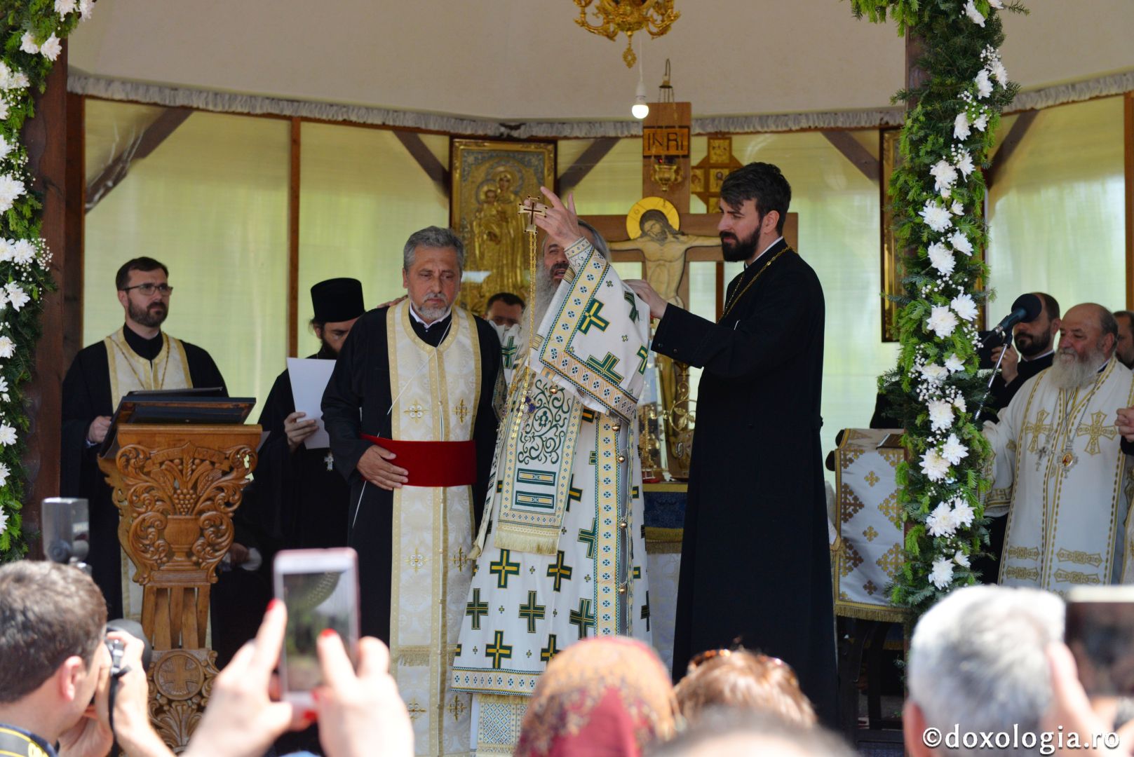 Biserica „Sfântul Arhidiacon Ștefan” din Tătărași a fost sfințită de doi arhierei