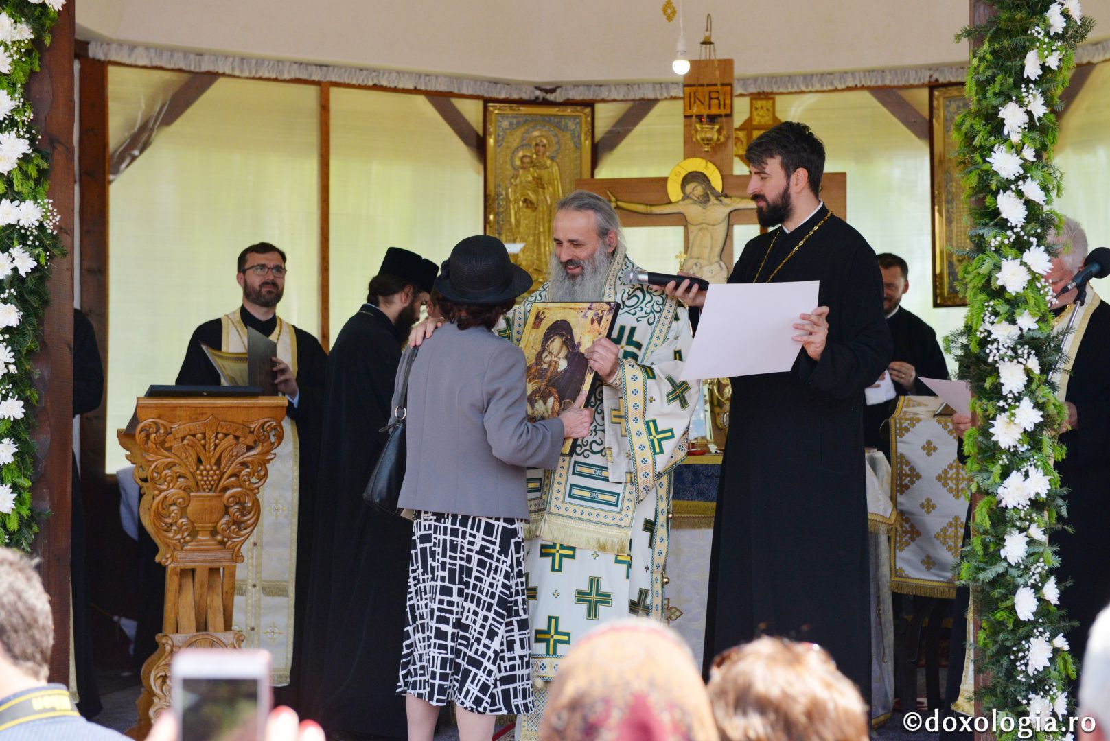 Biserica „Sfântul Arhidiacon Ștefan” din Tătărași a fost sfințită de doi arhierei