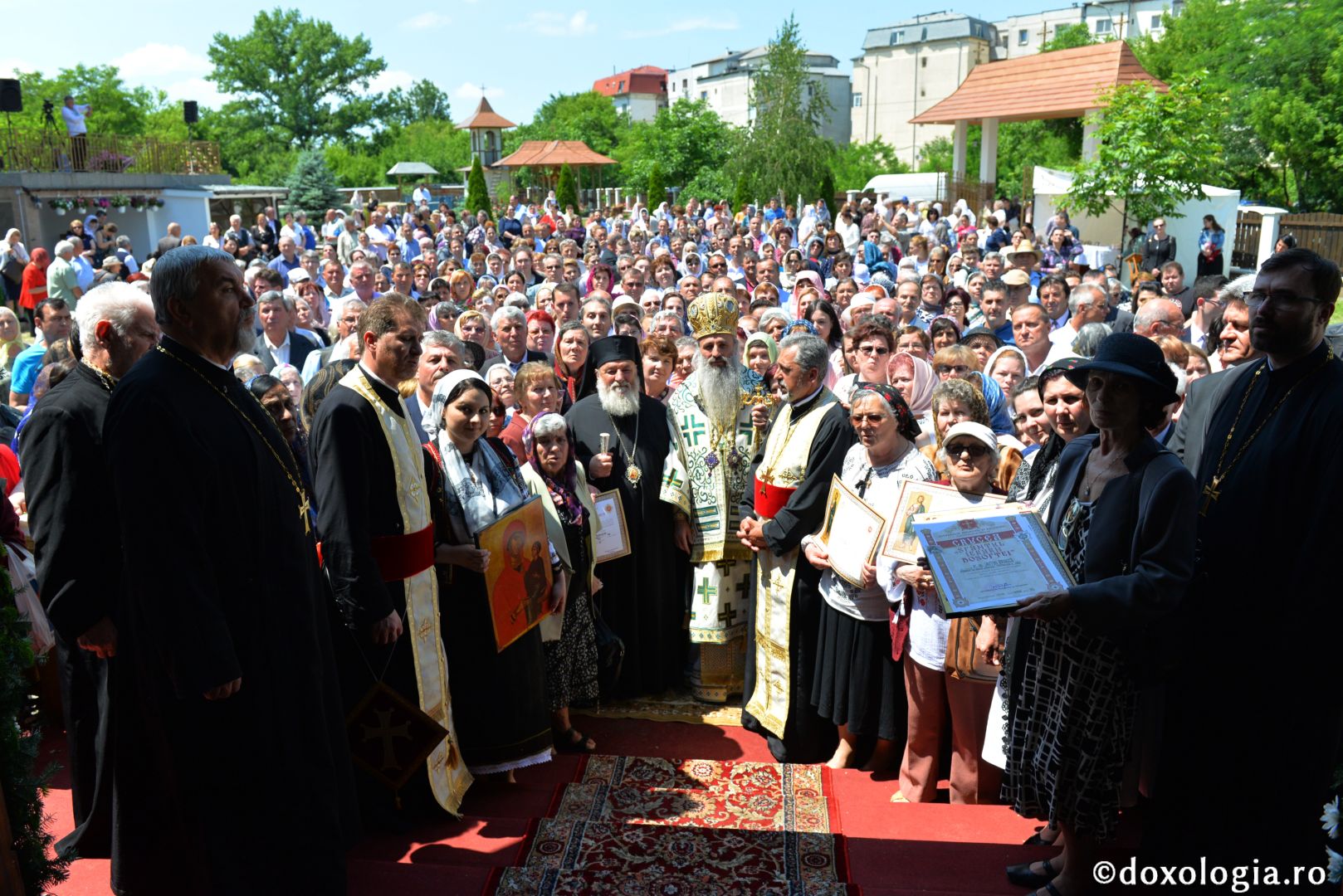 Biserica „Sfântul Arhidiacon Ștefan” din Tătărași a fost sfințită de doi arhierei