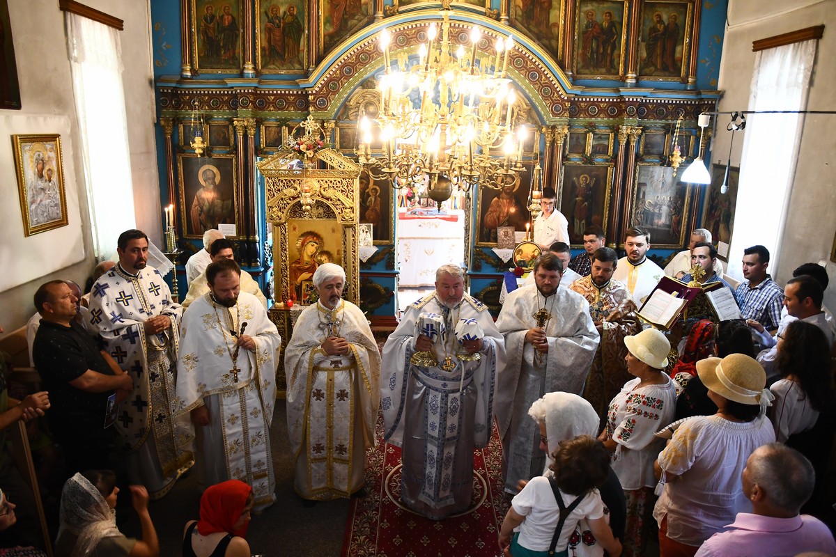 Rugăciune, recunoştinţă şi tradiţie la hramul Parohiei Parpaniţa