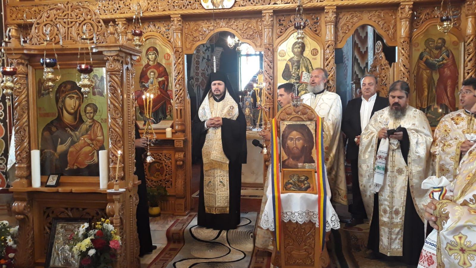 Liturghie arhierească în Parohia Satu Nou, Protopopiatul Vaslui