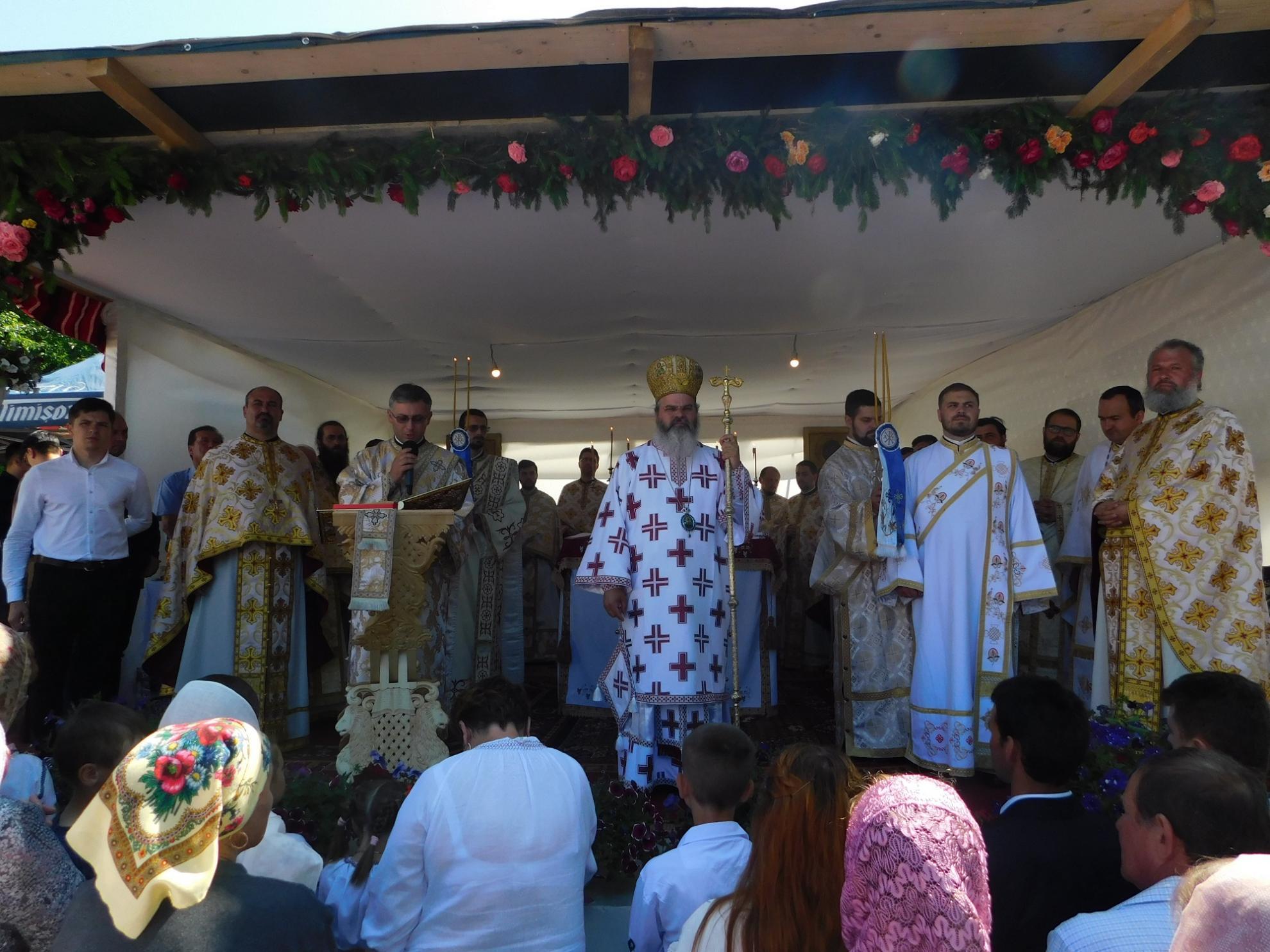 Resfinţire de biserică în satul Bereasa-Dănești