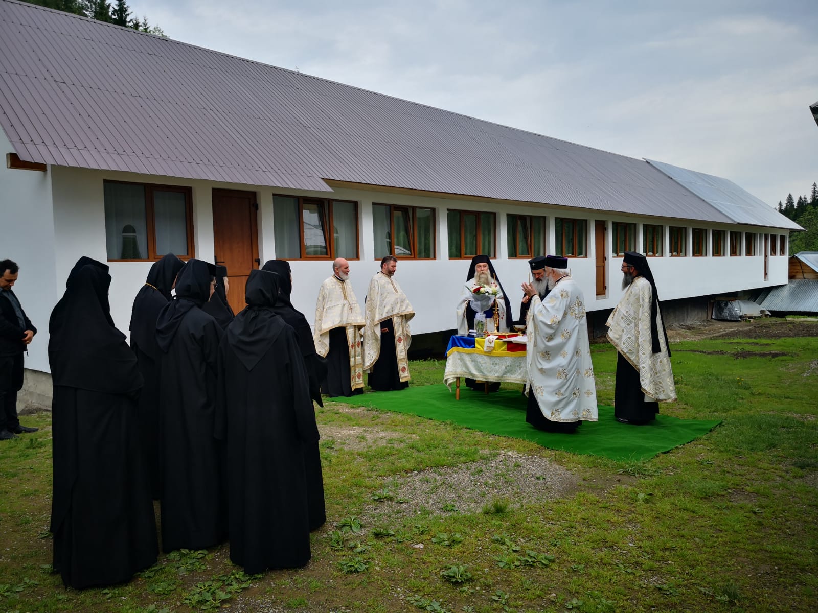 Bucurie duhovnicească și emoții la Mănăstirea Tărcuța