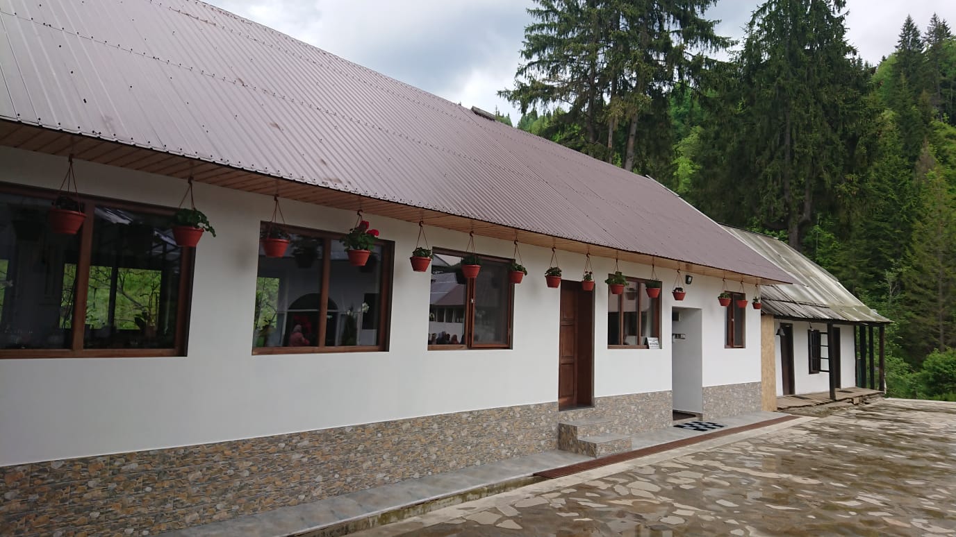 Bucurie duhovnicească și emoții la Mănăstirea Tărcuța