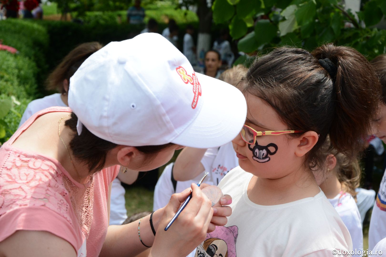 foto: Flavius Popa Ziua Copilului sărbătorită în Episcopia Hușilor – PS Ignatie: „Fiecare dintre voi sunteți o poveste luminoasă”