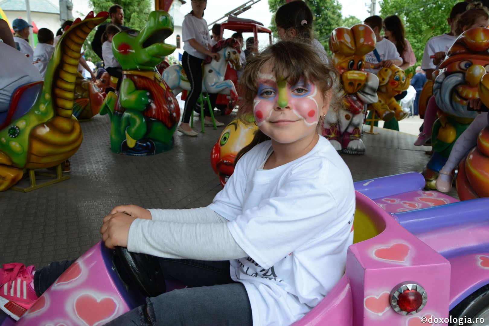 foto: Flavius Popa Ziua Copilului sărbătorită în Episcopia Hușilor – PS Ignatie: „Fiecare dintre voi sunteți o poveste luminoasă”