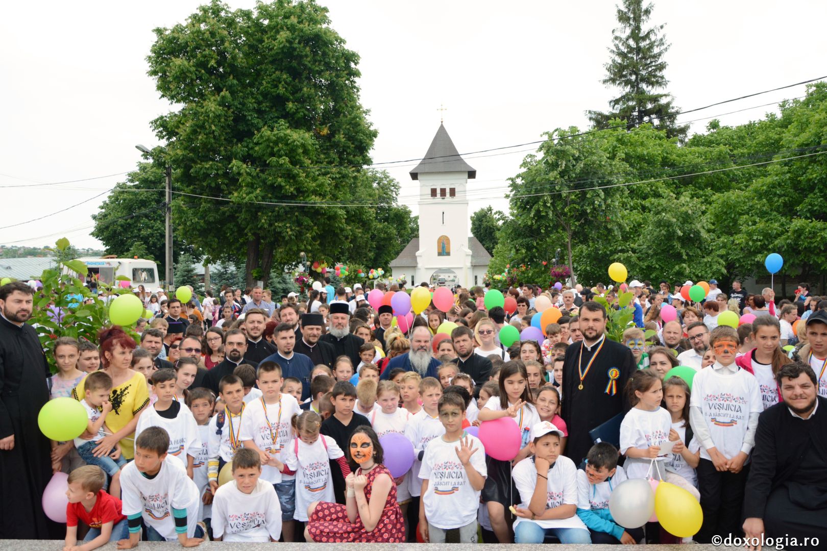 foto: Flavius Popa Ziua Copilului sărbătorită în Episcopia Hușilor – PS Ignatie: „Fiecare dintre voi sunteți o poveste luminoasă”
