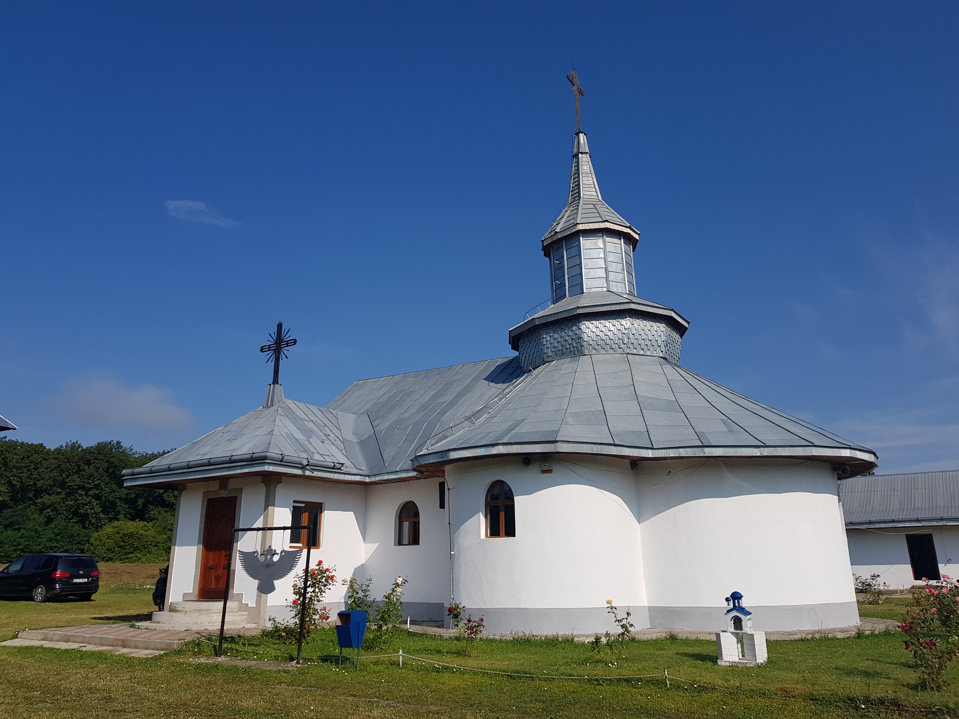 Sub ocrotirea Sfântului Pantelimon: Schitul Valea Seacă și-a sărbătorit hramul