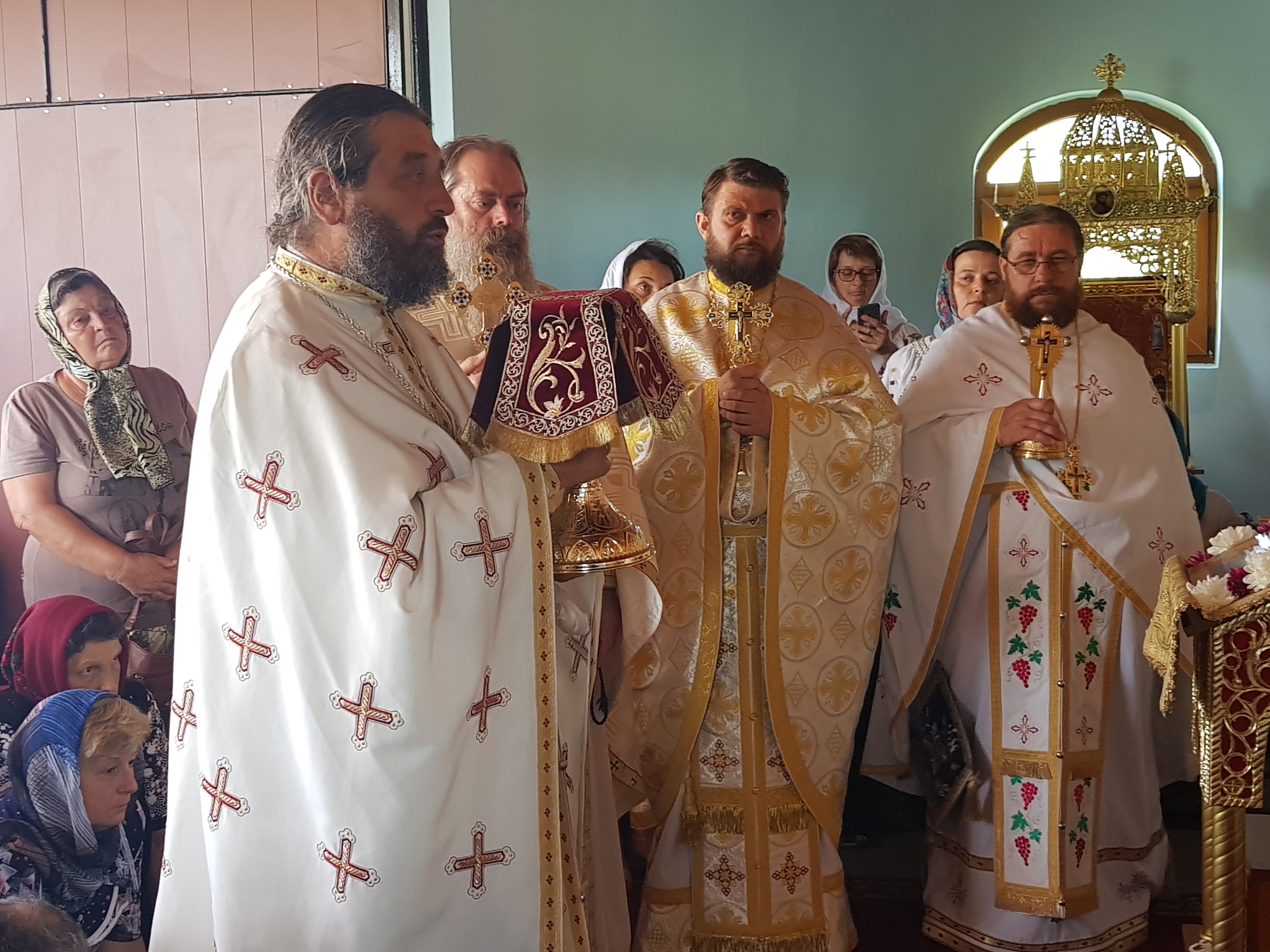 Sub ocrotirea Sfântului Pantelimon: Schitul Valea Seacă și-a sărbătorit hramul