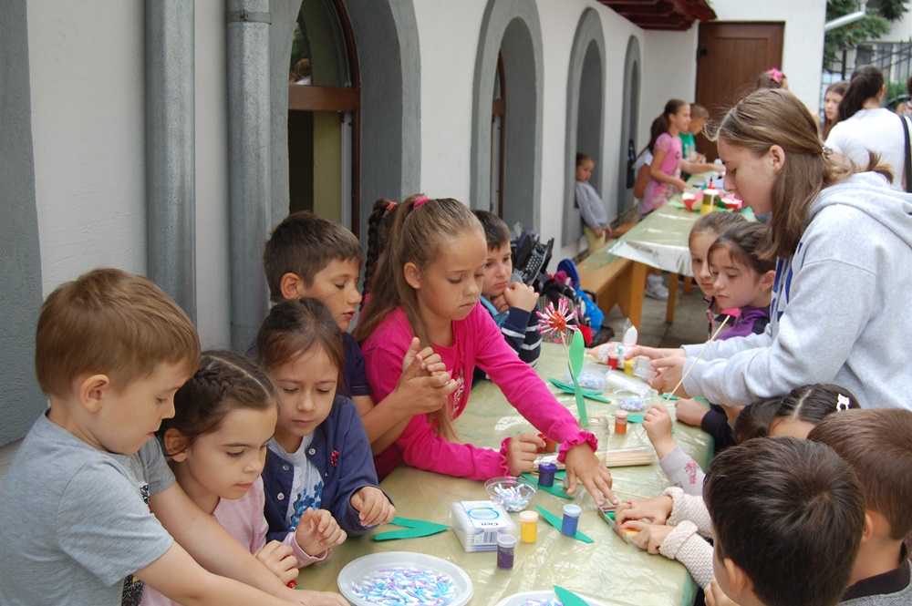 Școală de vară la Biserica „Acoperământul Maicii Domnului” din Suceava