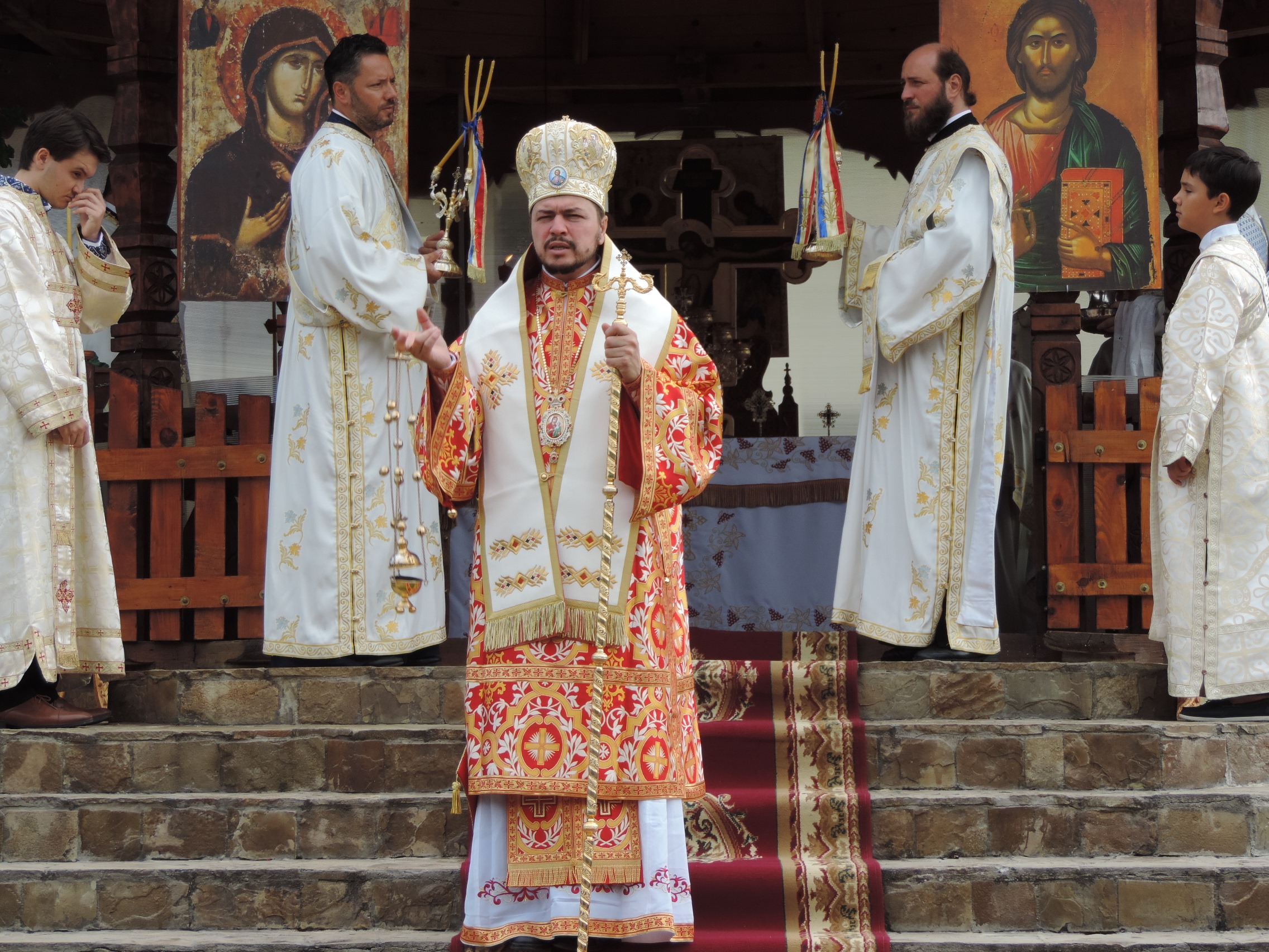 PS Veniamin, la hramul Mănăstirii Paltin: „Sfântul Pantelimon a înțeleles că fără jertfă nu există bucurie, că fără sacrificiu nu există împliniri”