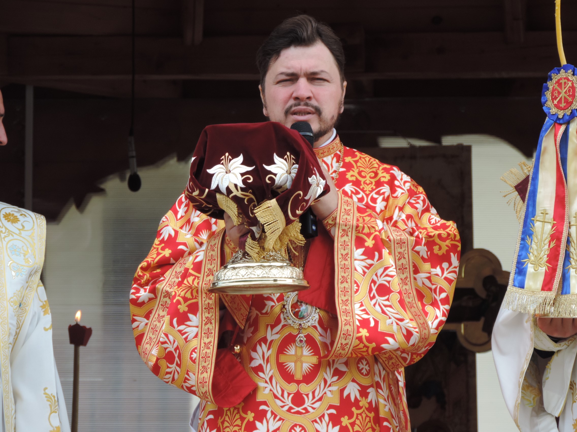 PS Veniamin, la hramul Mănăstirii Paltin: „Sfântul Pantelimon a înțeleles că fără jertfă nu există bucurie, că fără sacrificiu nu există împliniri”