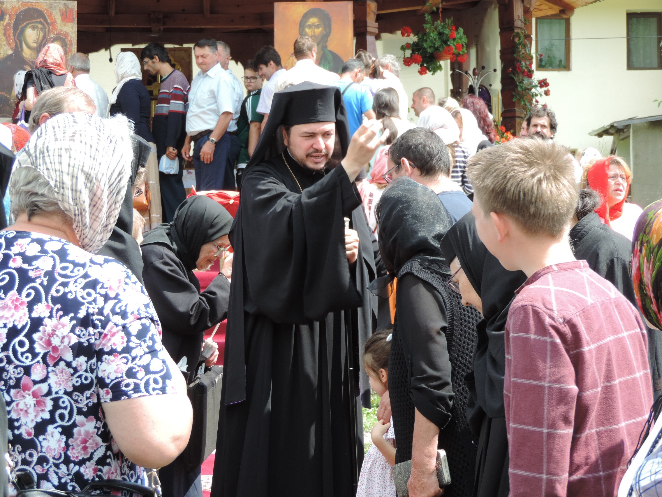 PS Veniamin, la hramul Mănăstirii Paltin: „Sfântul Pantelimon a înțeleles că fără jertfă nu există bucurie, că fără sacrificiu nu există împliniri”