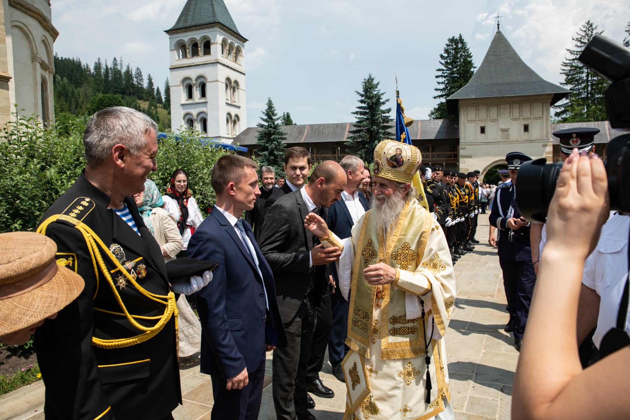 Hram la Mănăstirea Putna: „Sfântul Ștefan și-a iubit țara, și-a iubit neamul, ne-a iubit pe toți.”
