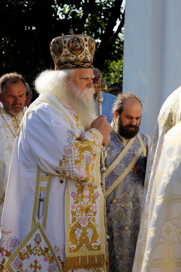 Biserica din Mateieni a primit veşmântul sfinţirii