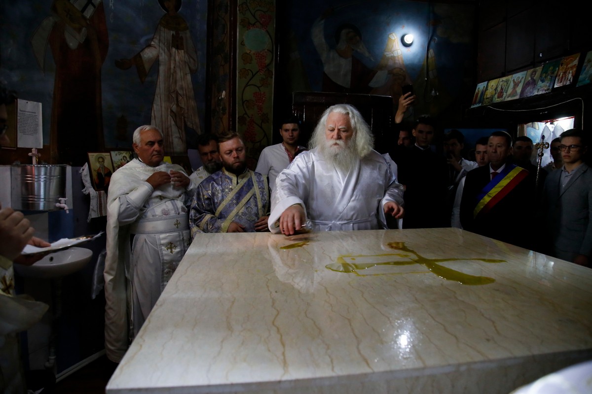 Biserica din Mateieni a primit veşmântul sfinţirii