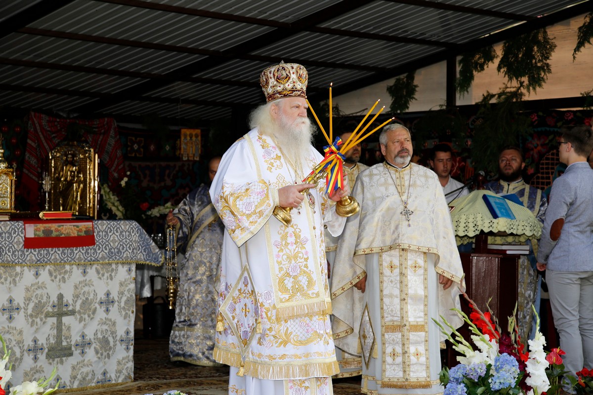 Biserica din Mateieni a primit veşmântul sfinţirii