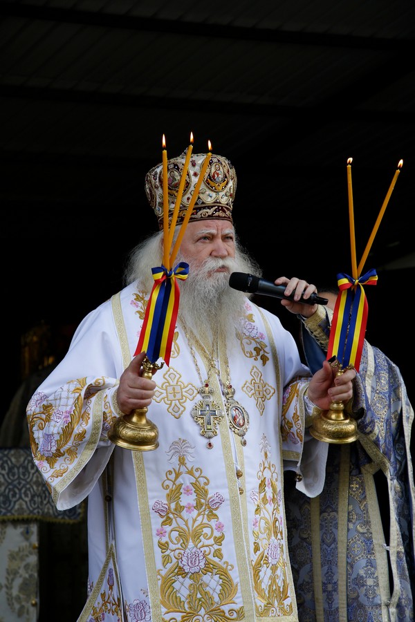 Biserica din Mateieni a primit veşmântul sfinţirii