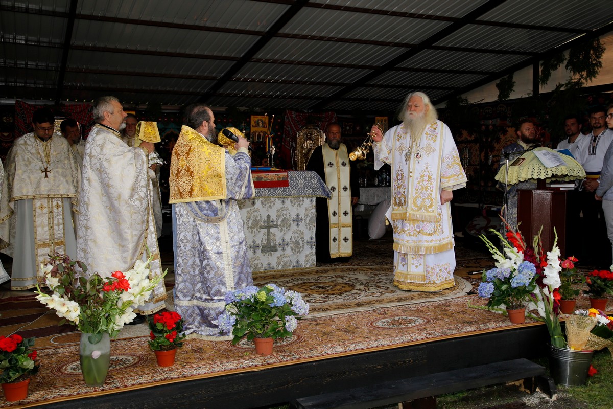 Biserica din Mateieni a primit veşmântul sfinţirii