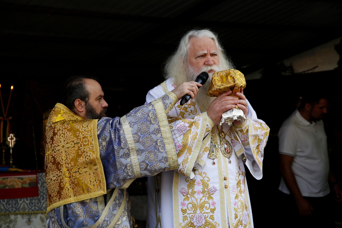 Biserica din Mateieni a primit veşmântul sfinţirii