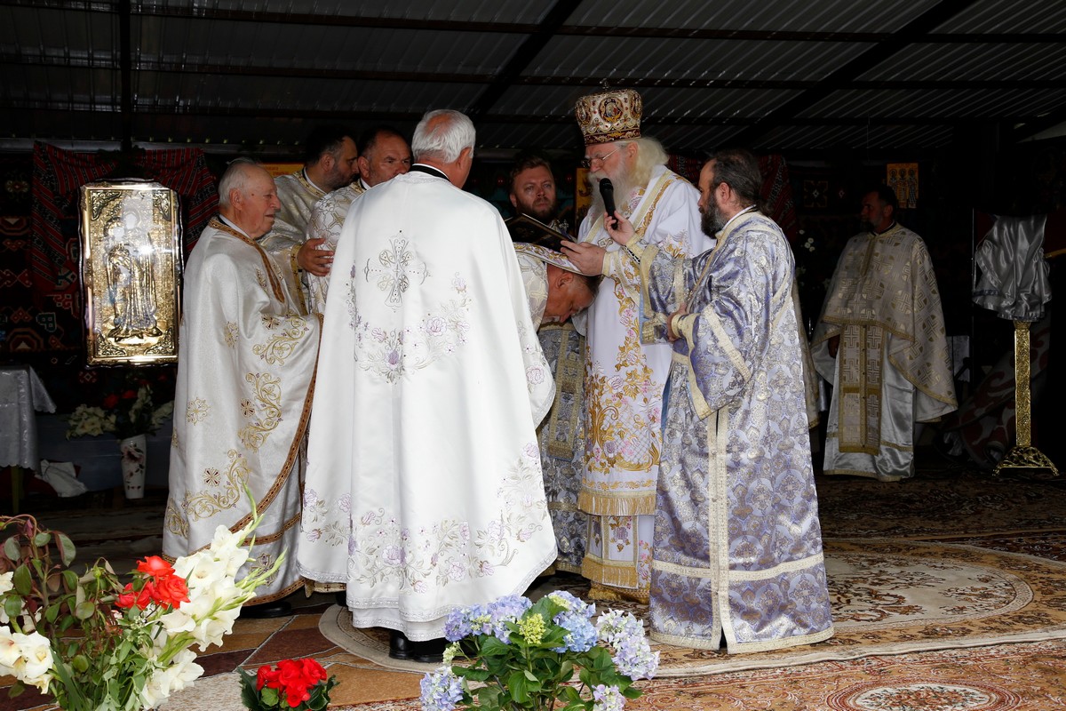 Biserica din Mateieni a primit veşmântul sfinţirii