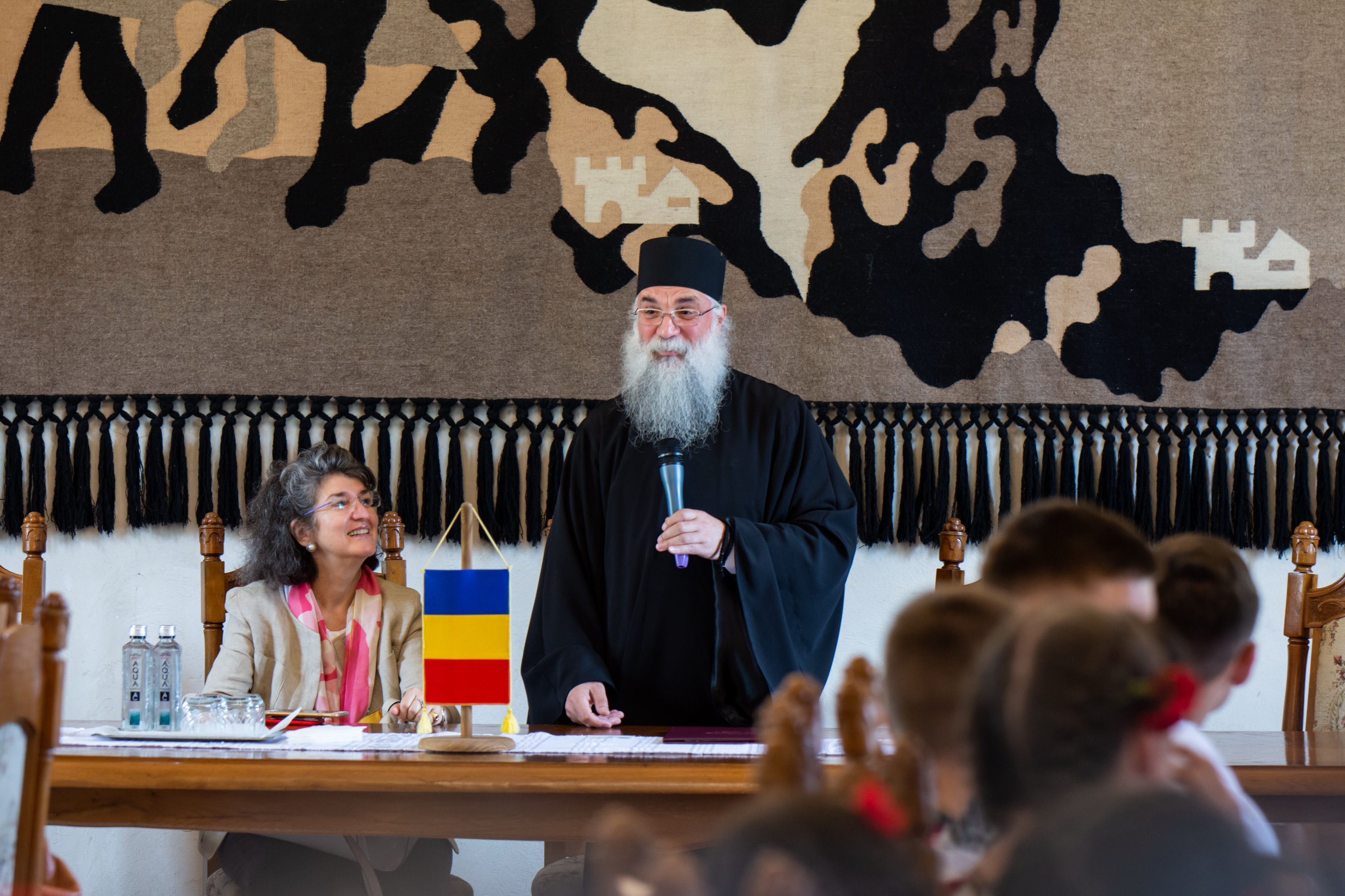 Conferința „Diaspora – Educație și formare. AmbasaDOR de Bucovina” a ajuns la Putna