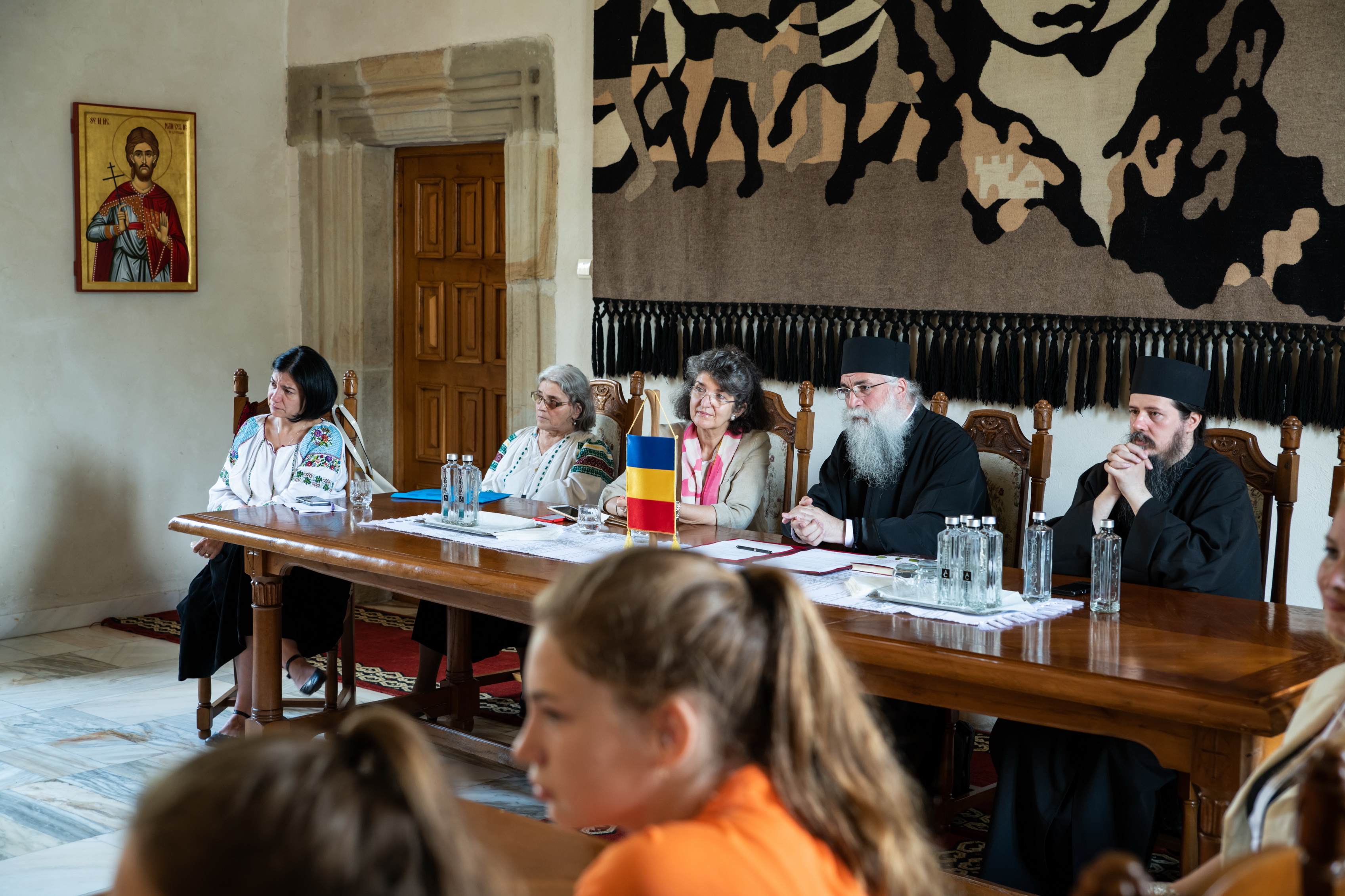 Conferința „Diaspora – Educație și formare. AmbasaDOR de Bucovina” a ajuns la Putna