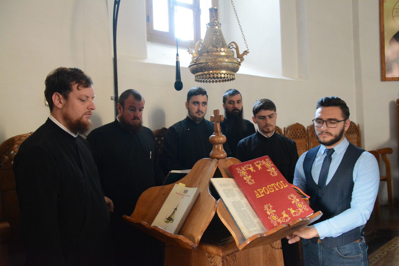 Episcopul Hușilor alături de tinerii preoți la Atelierul de formare de la Miclăușeni
