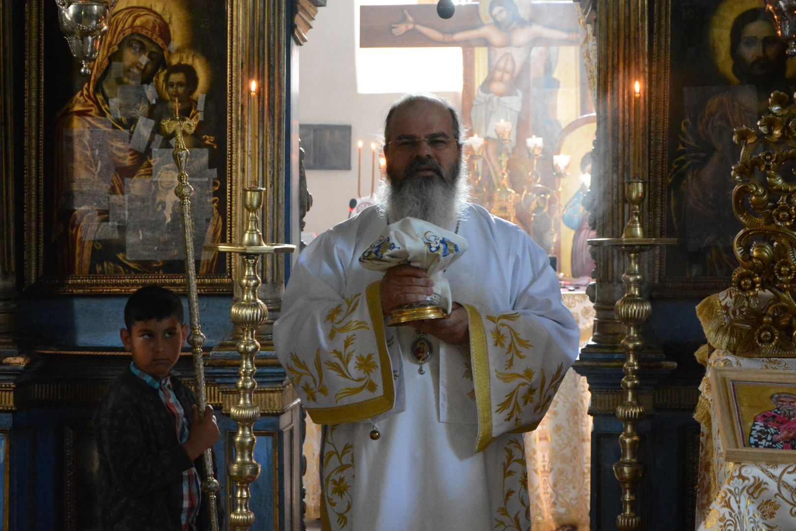 Episcopul Hușilor alături de tinerii preoți la Atelierul de formare de la Miclăușeni