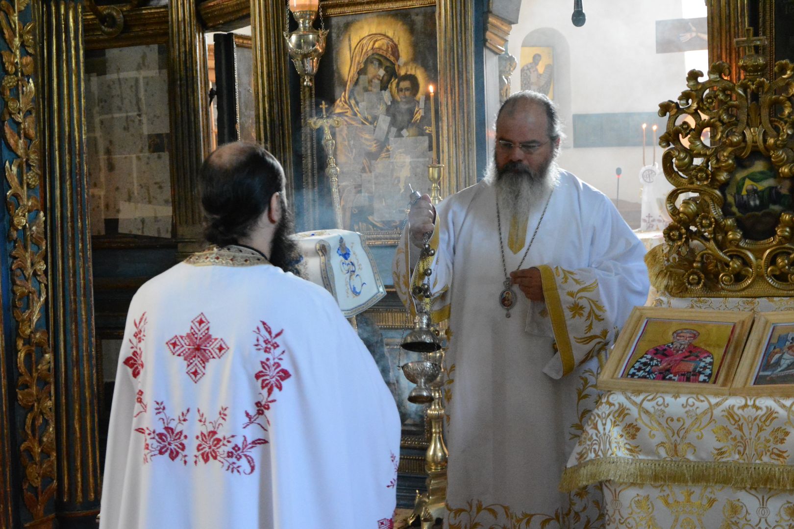 Episcopul Hușilor alături de tinerii preoți la Atelierul de formare de la Miclăușeni