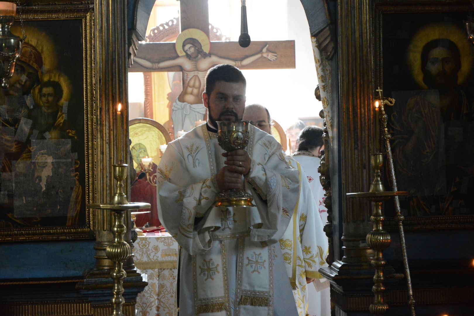 Episcopul Hușilor alături de tinerii preoți la Atelierul de formare de la Miclăușeni